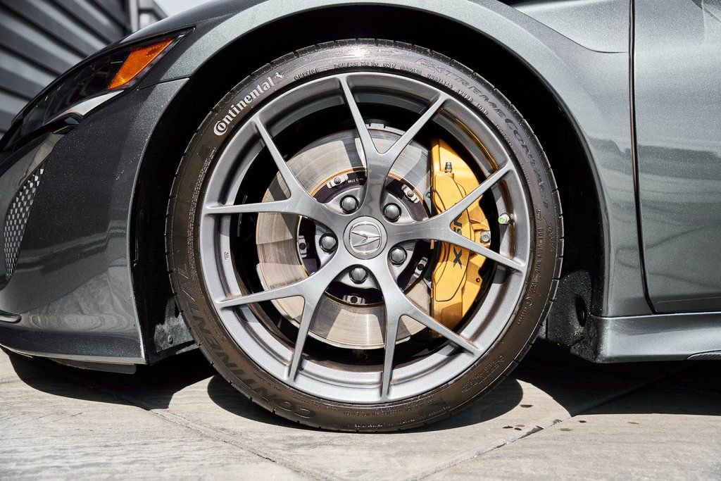Used 2017 Acura NSX AWD/4WD image 3