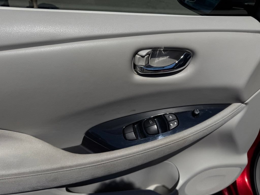 Used 2012 Nissan Leaf SL FWD image 35