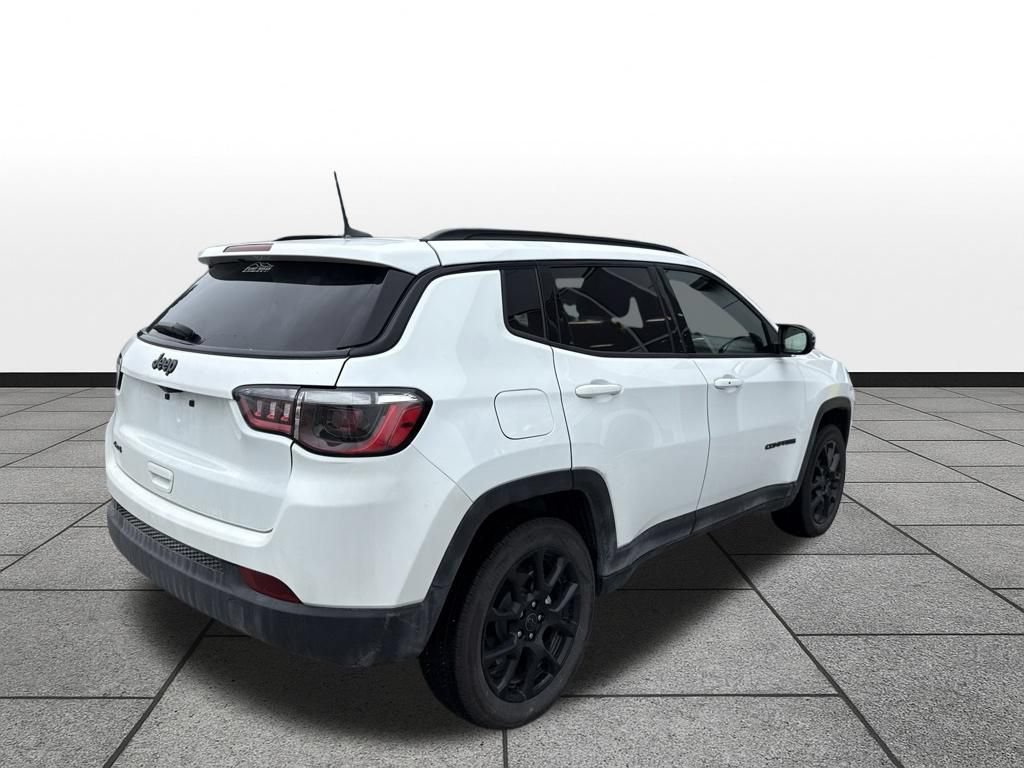 Used 2026 Jeep Compass Latitude AWD/4WD image 5