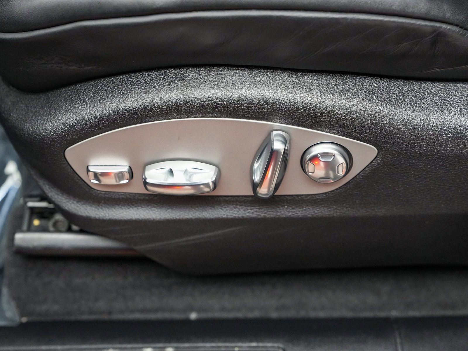 Certified 2025 Porsche Macan image 25