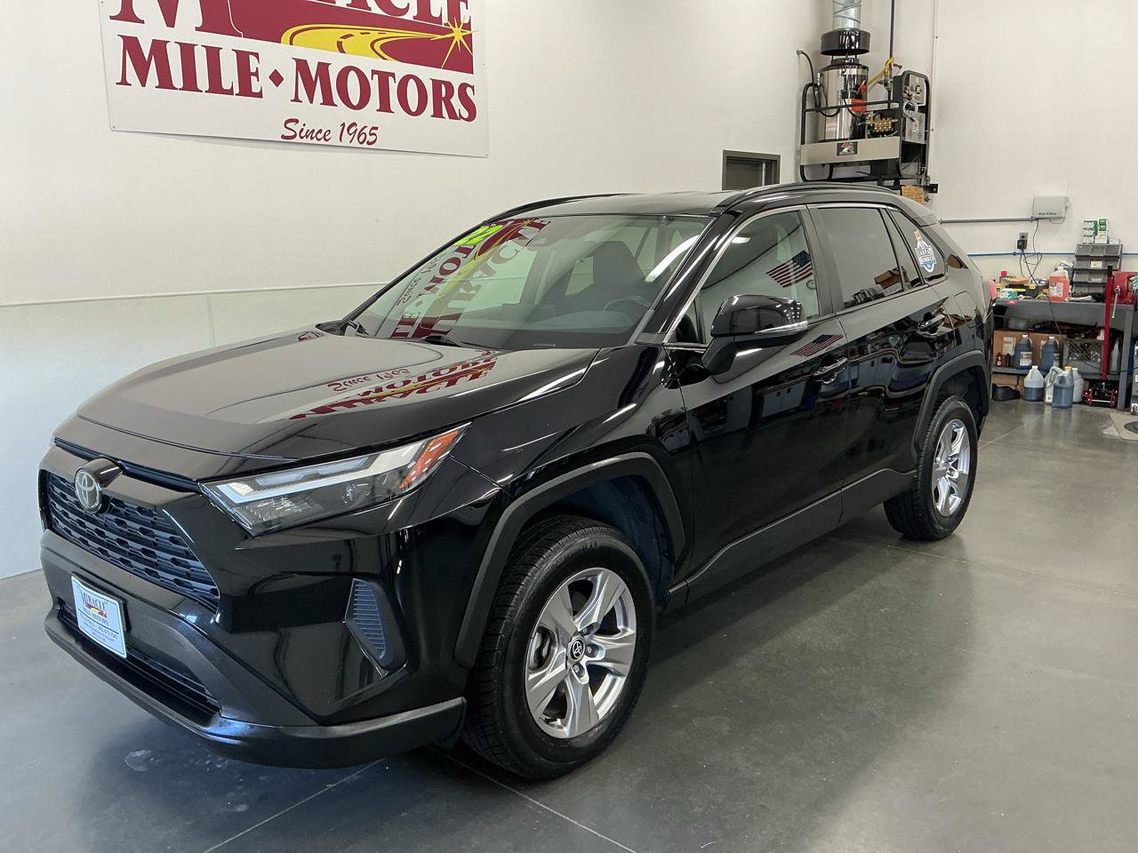 Used 2022 Toyota RAV4 XLE AWD/4WD image 3