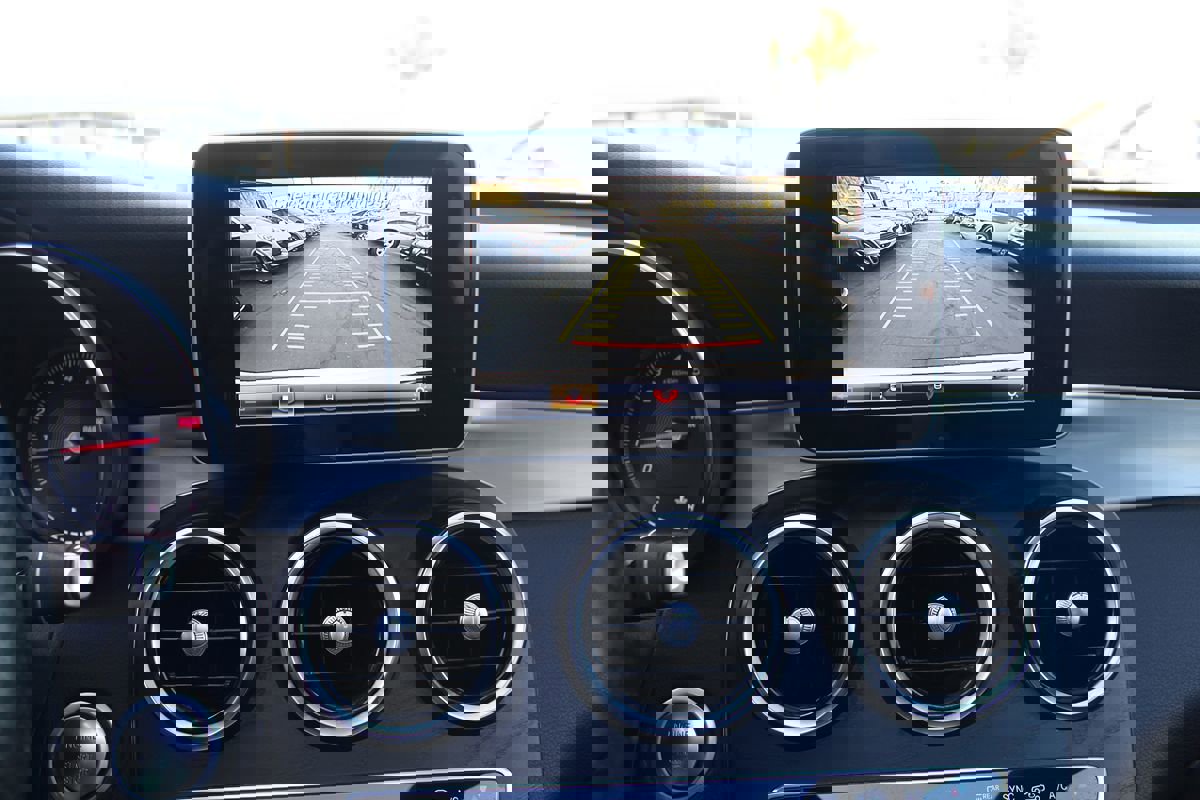 Used 2019 Mercedes-Benz GLC 300 4MATIC image 32