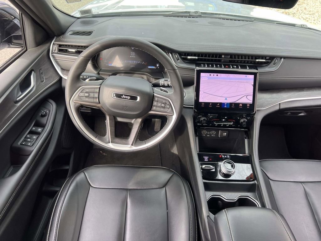 Used 2025 Jeep Grand Cherokee L Limited image 16