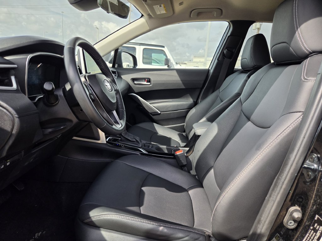 Used 2025 Toyota Corolla Cross XLE FWD image 27