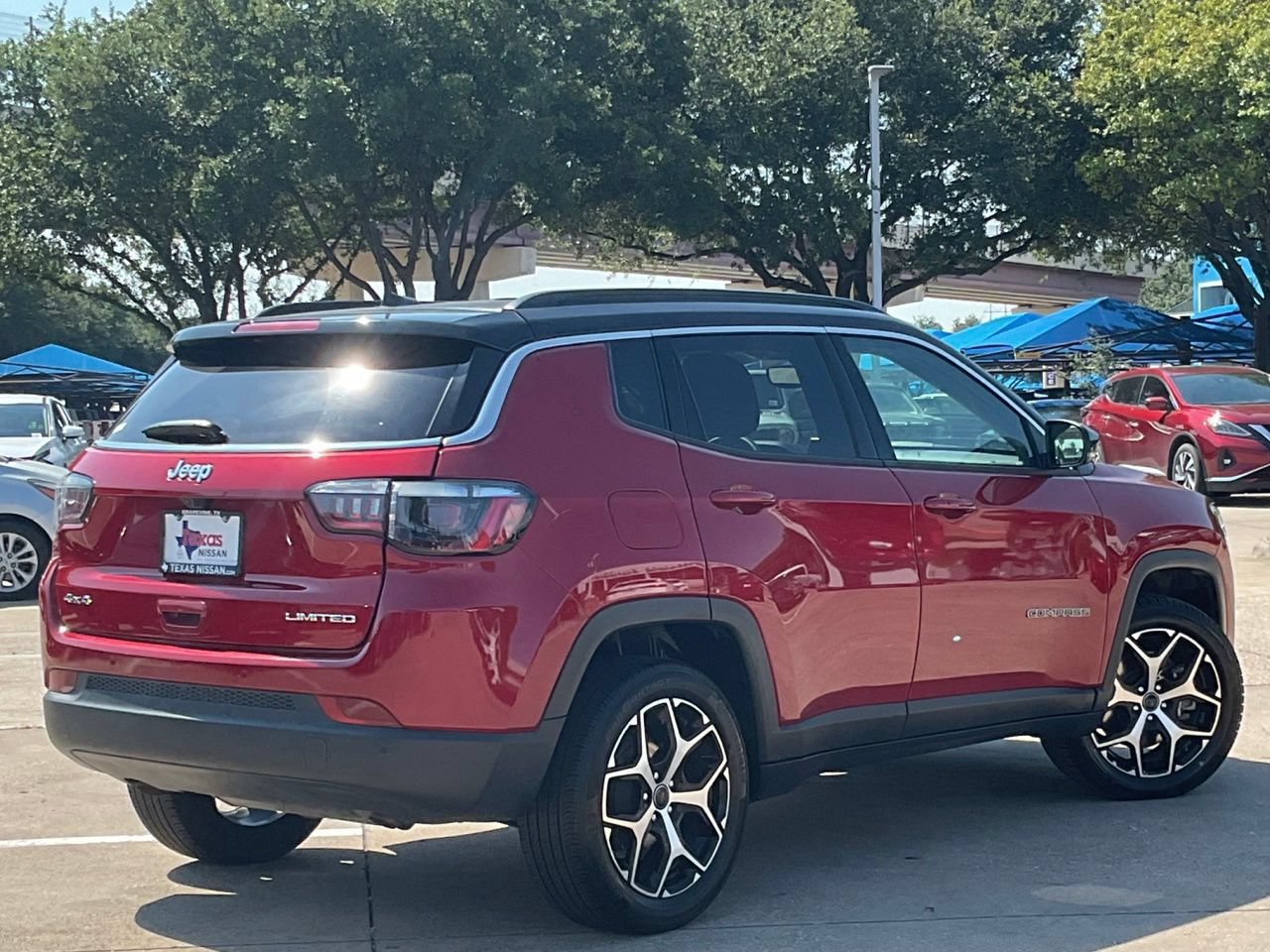 Used 2025 Jeep Compass Limited AWD/4WD image 5