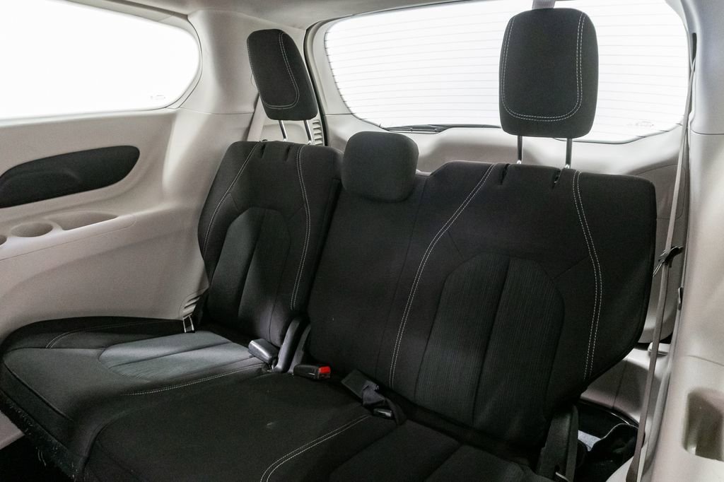Used 2022 Chrysler Voyager LX FWD image 23