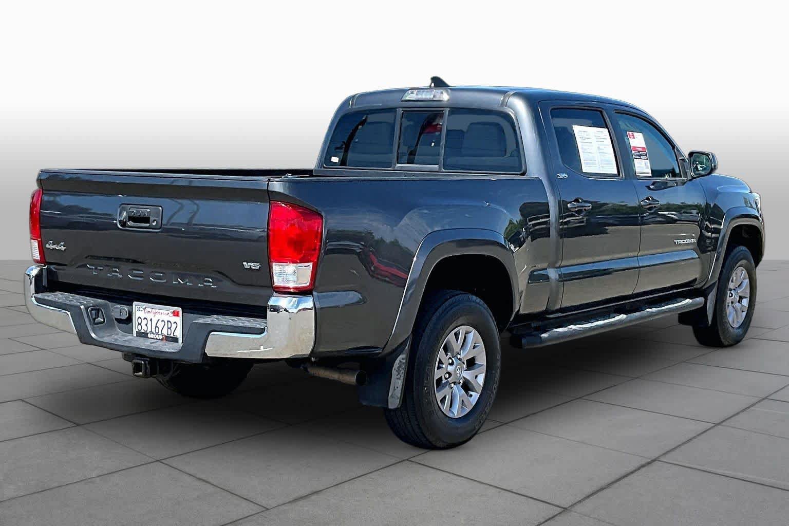 Used 2017 Toyota Tacoma SR5 AWD/4WD image 12