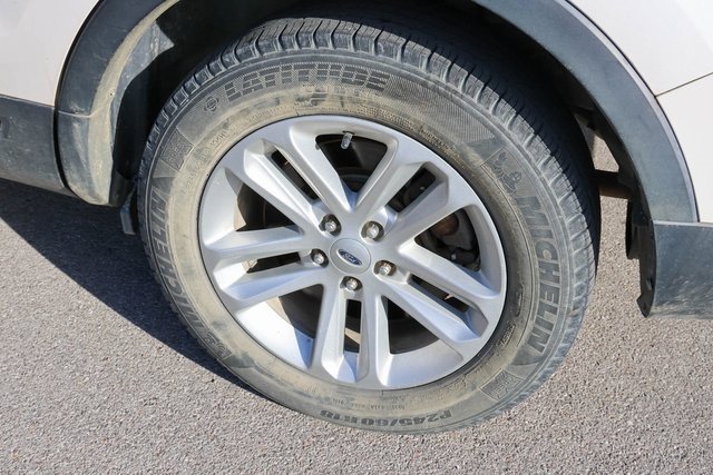 Used 2016 Ford Explorer XLT w/ Equipment Group 202A image 7