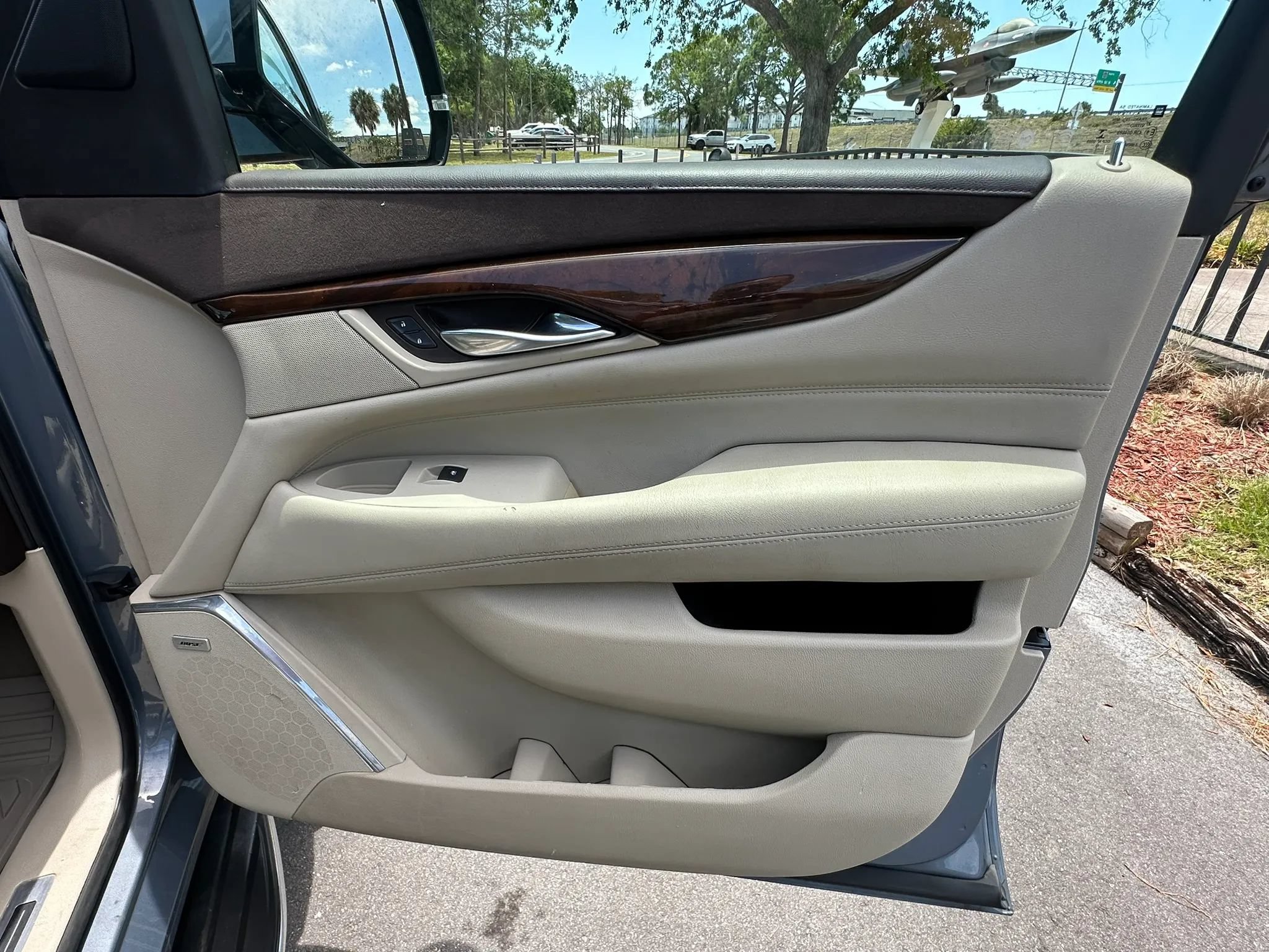 Used 2016 Cadillac Escalade ESV Luxury AWD/4WD image 16