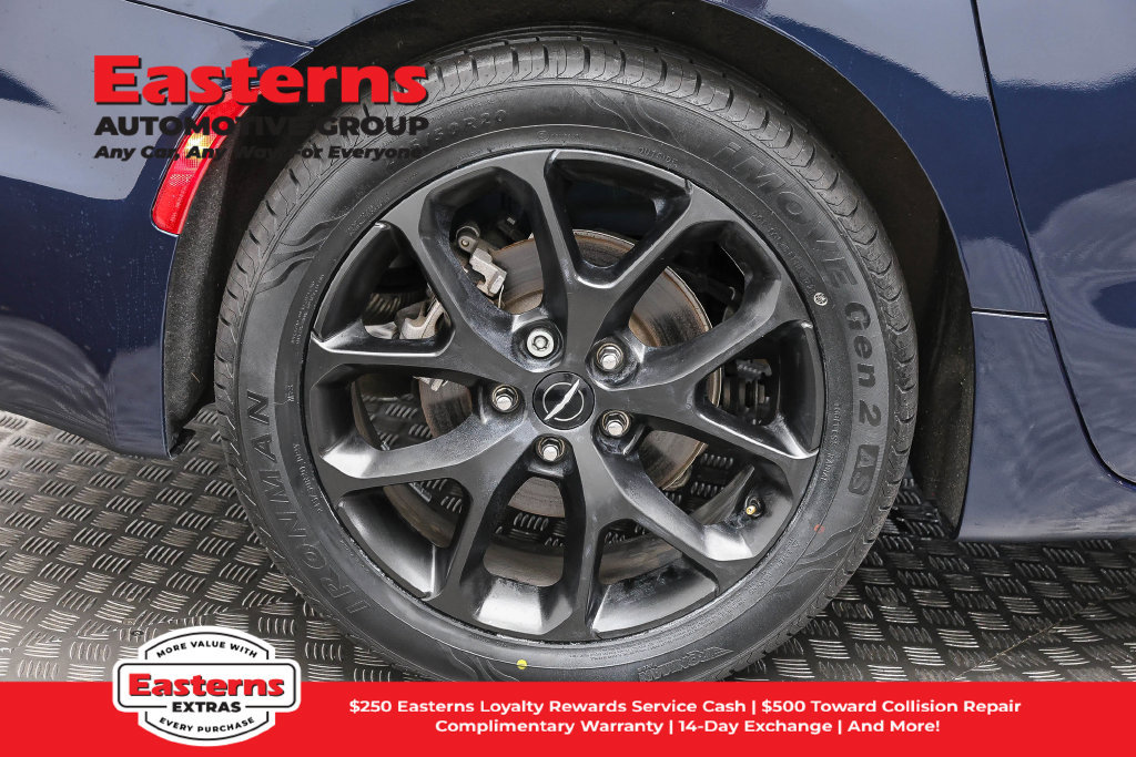 Used 2023 Chrysler Pacifica Touring-L w/ S Appearance Package FWD image 9