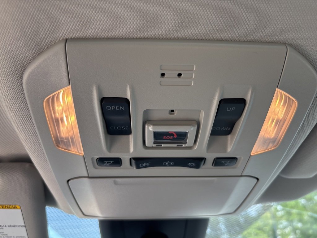 Used 2021 Toyota Highlander XLE image 31