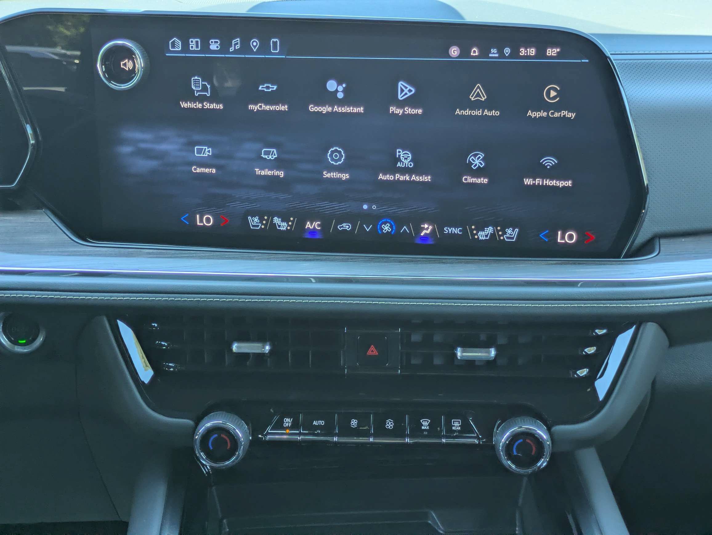 New 2026 Chevrolet Suburban Premier RWD image 5