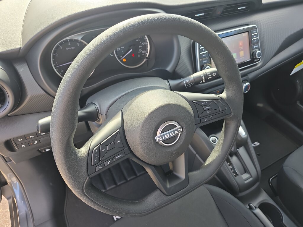 New 2025 Nissan Kicks Play S image 6