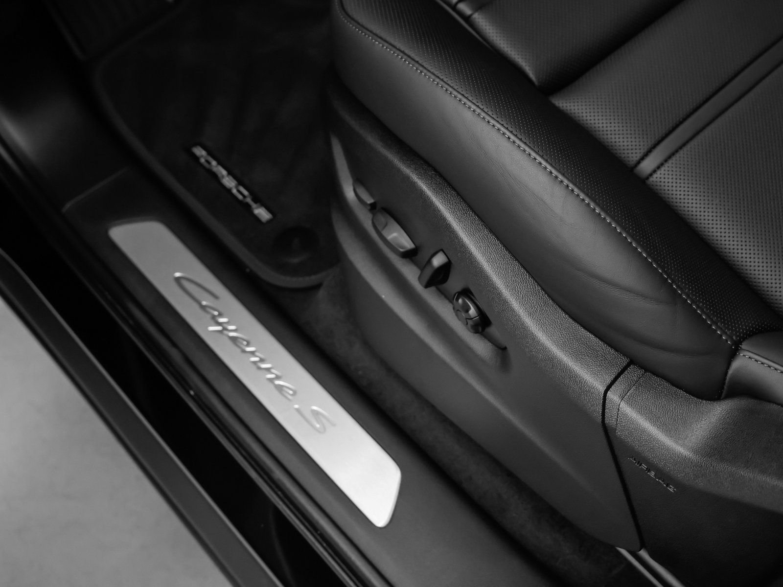 Certified 2026 Porsche Cayenne S AWD/4WD image 25