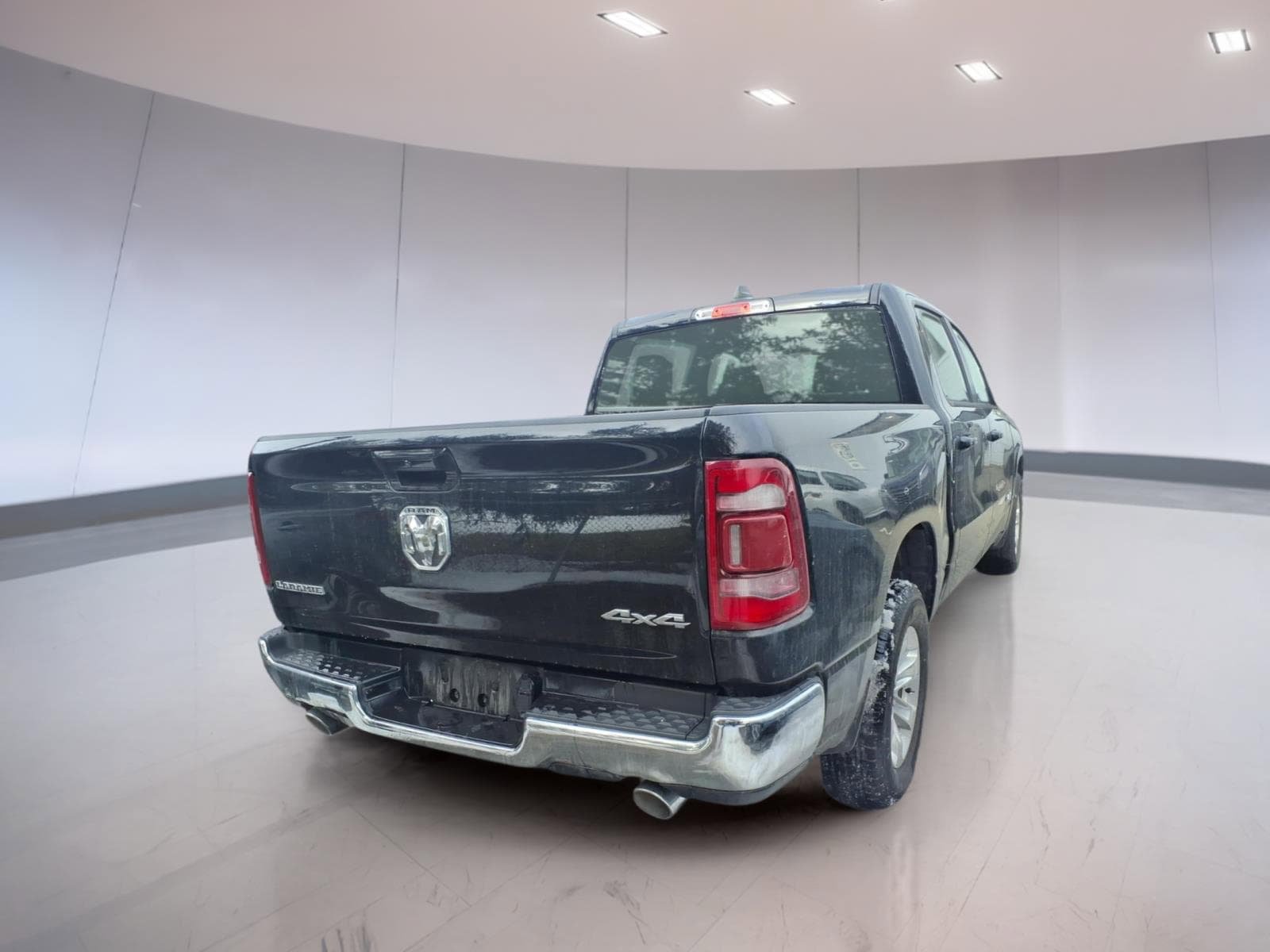 Used 2024 RAM 1500 Laramie AWD/4WD image 4