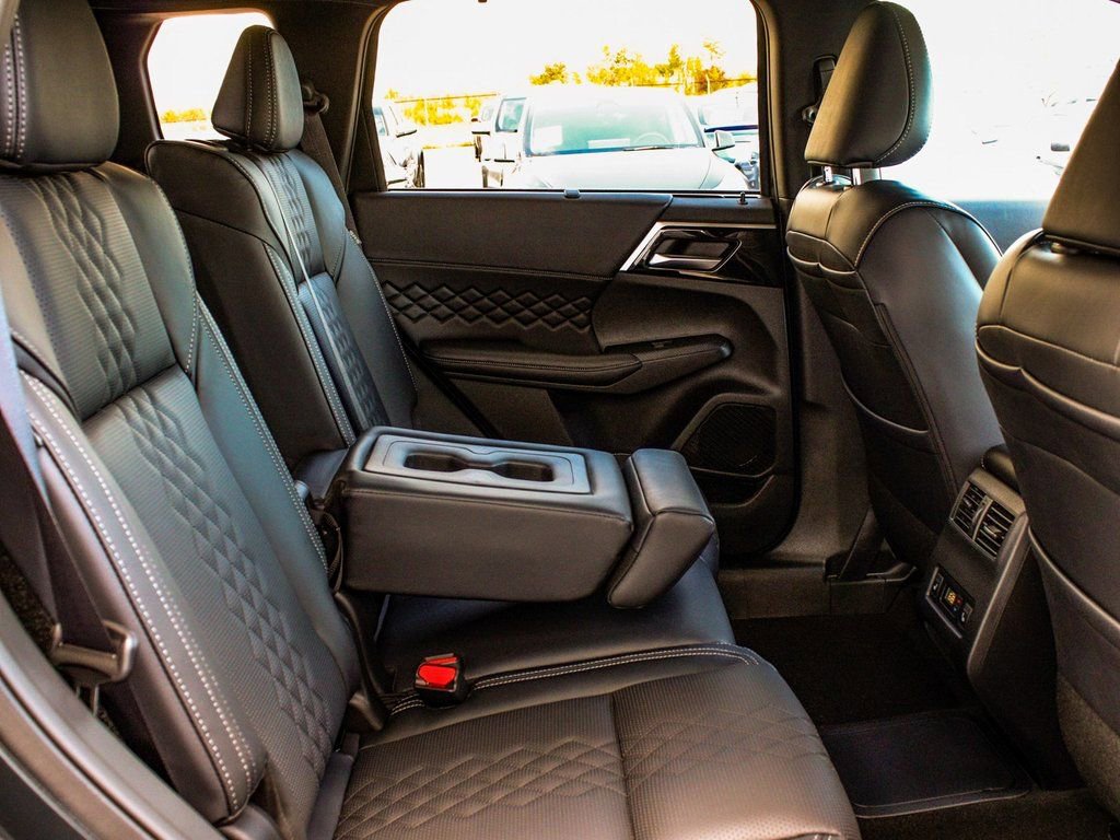 New 2025 Mitsubishi Outlander SEL Black Edition image 40