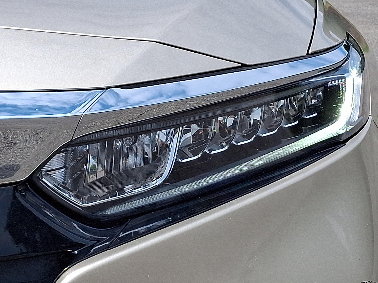 Used 2018 Honda Accord EX image 9
