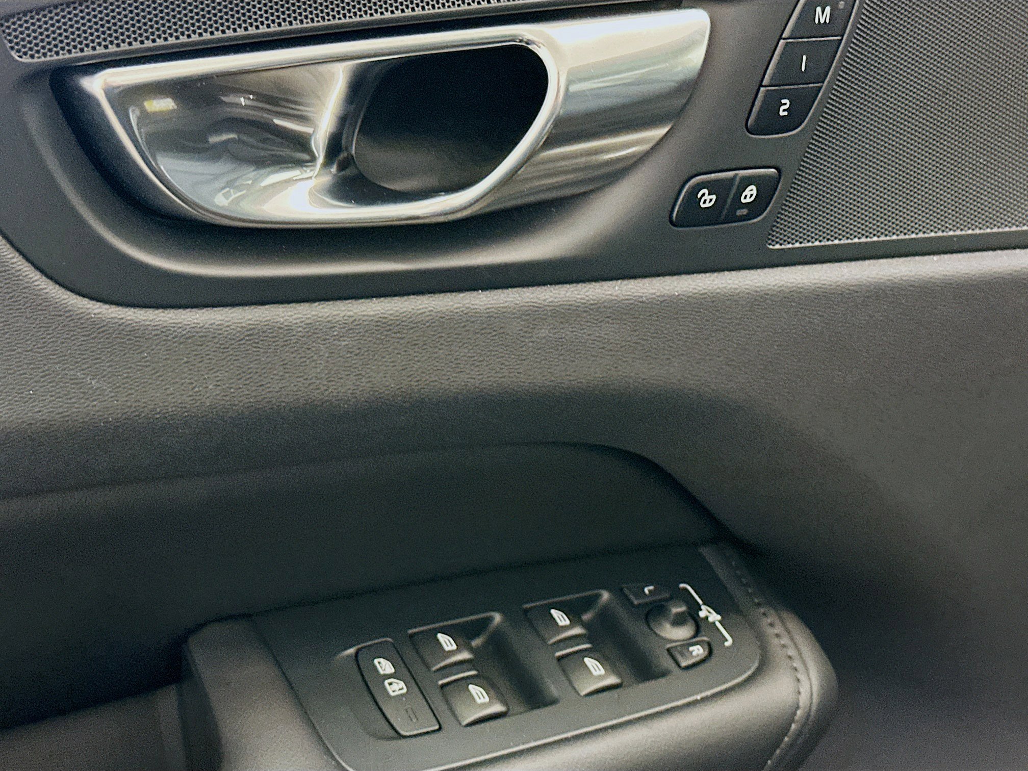 Used 2025 Volvo XC60 B5 Plus image 15