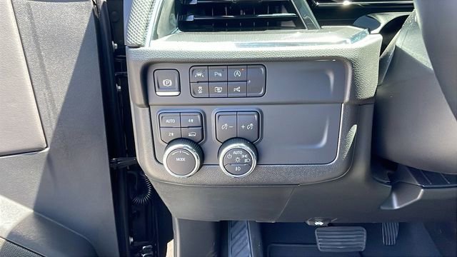 Used 2025 Chevrolet Suburban RST w/ Comfort Package AWD/4WD image 26