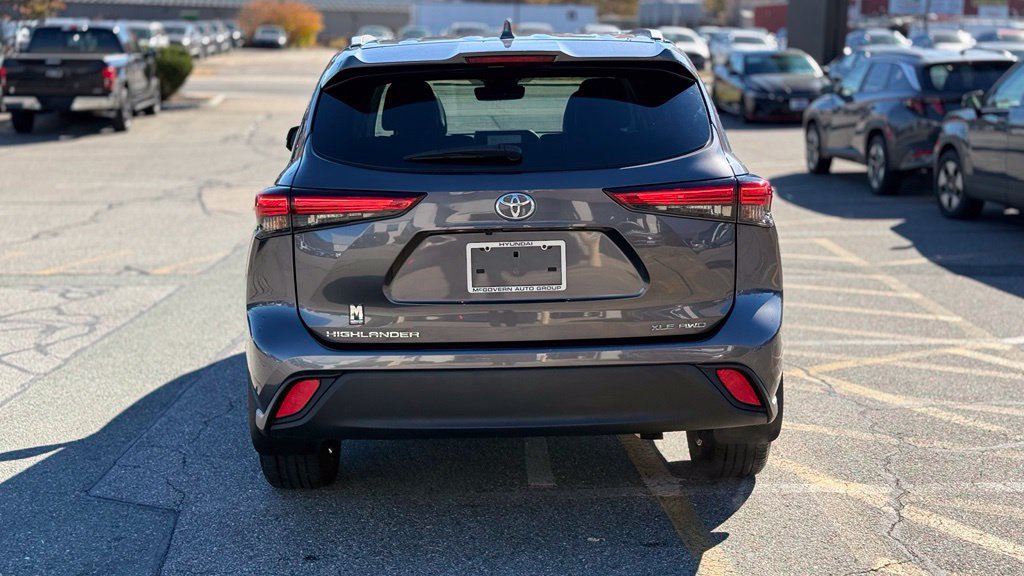 Used 2023 Toyota Highlander XLE AWD/4WD image 6