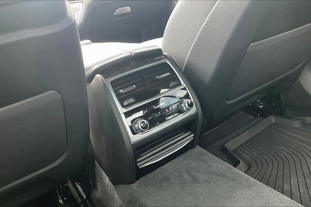 Used 2022 BMW 740i w/ M Sport Package image 31