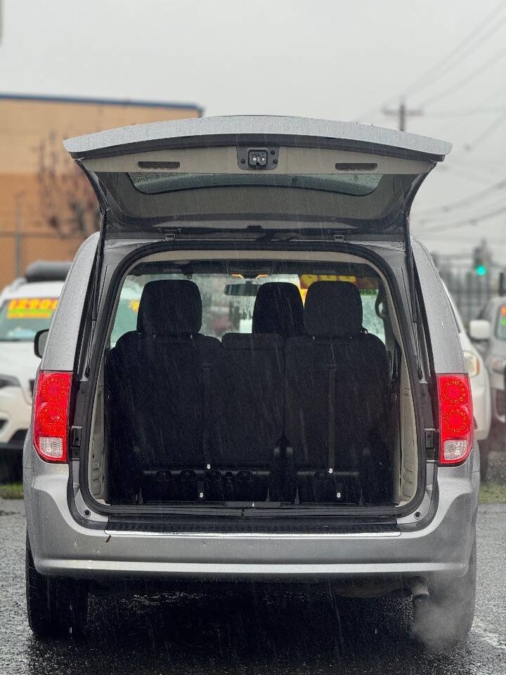 Used 2017 Dodge Grand Caravan SE w/ Power Window Group image 10