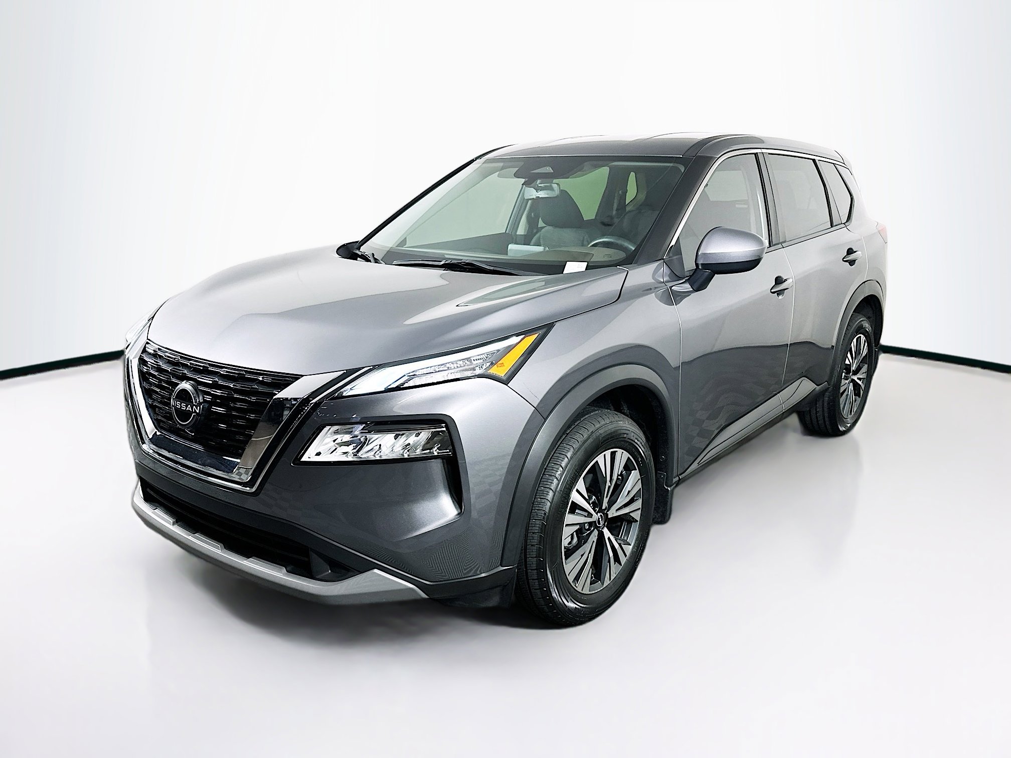Used 2023 Nissan Rogue SV image 3