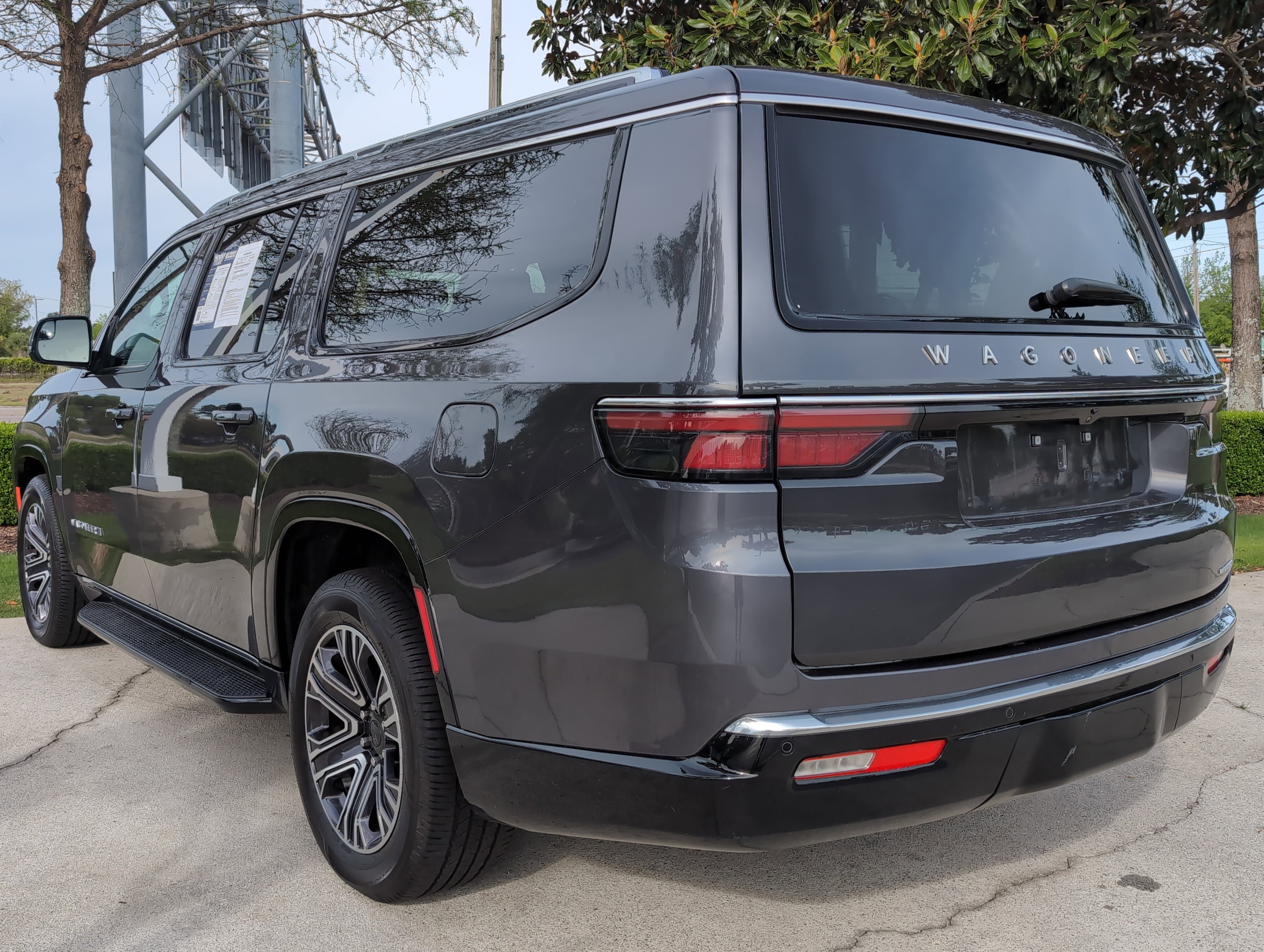 Used 2024 Jeep Wagoneer L Series II w/ Flexible Seating Group AWD/4WD image 8