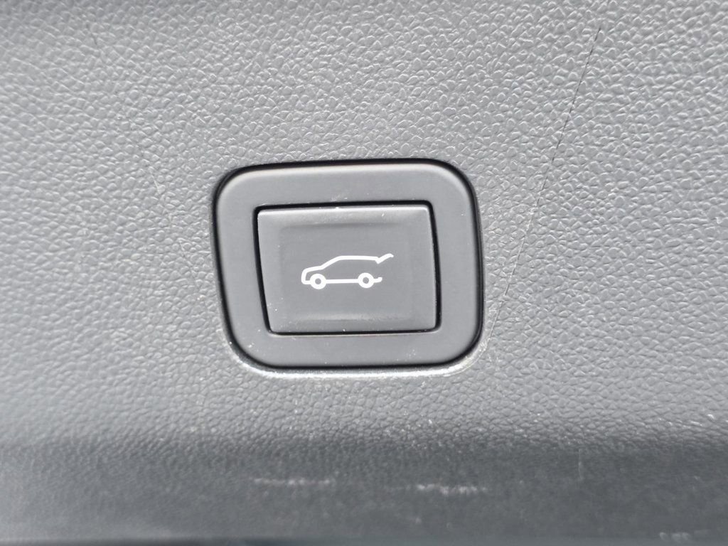 Used 2023 Chevrolet Suburban LT image 13