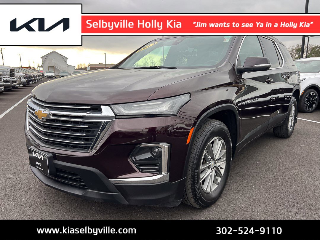 Used 2023 Chevrolet Traverse LT image 1