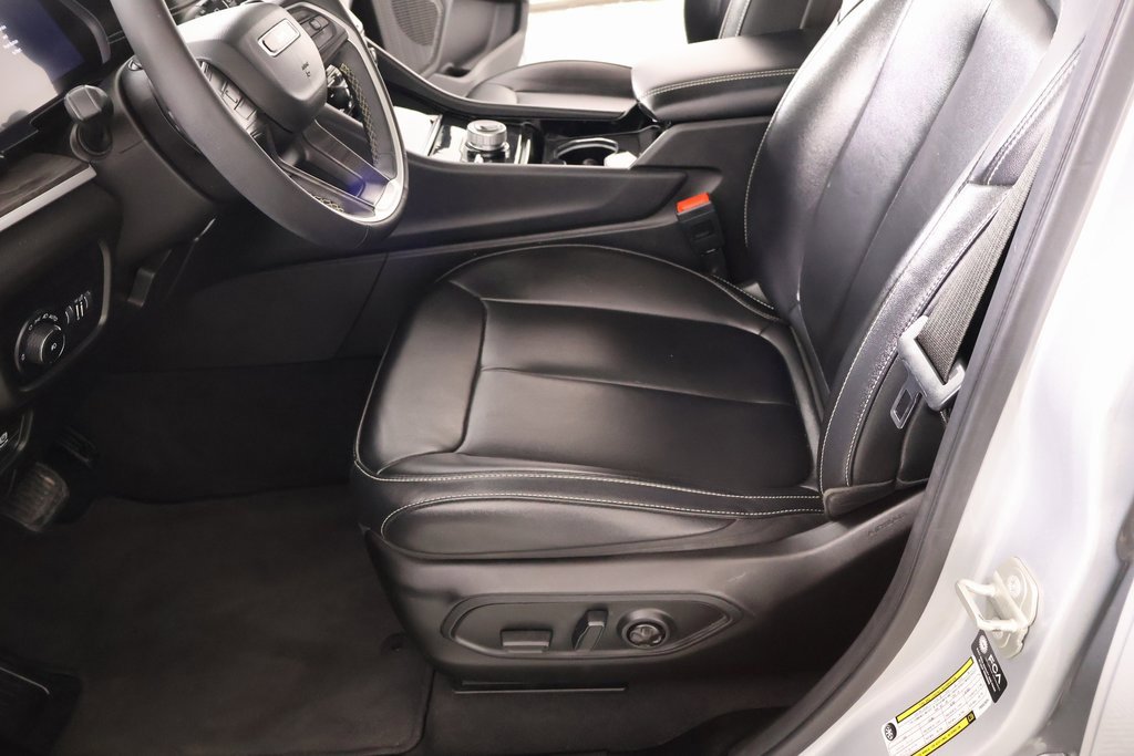 Used 2023 Jeep Grand Cherokee L Limited image 12