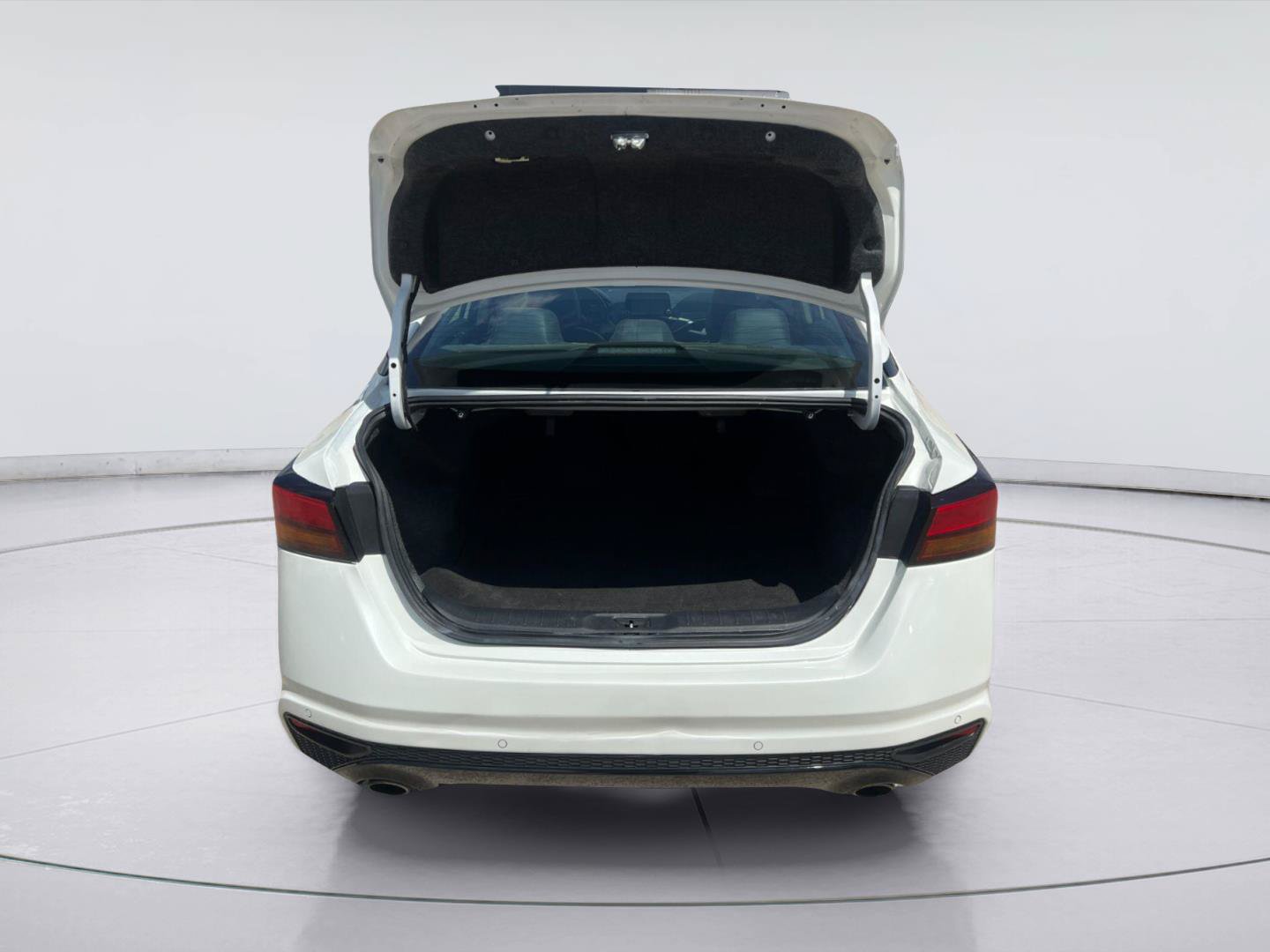 Used 2025 Nissan Altima 2.5 SR FWD image 15