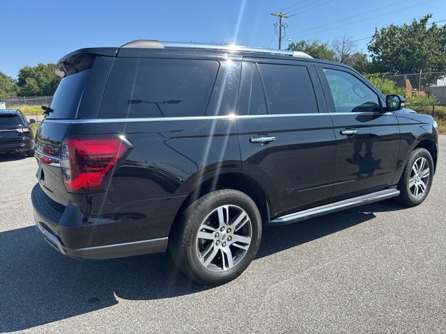 Used 2023 Ford Expedition Limited image 3