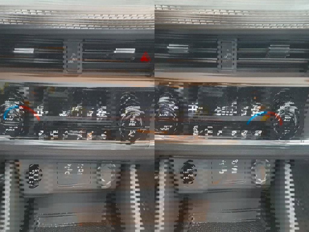 Certified 2025 Nissan Rogue SV image 18