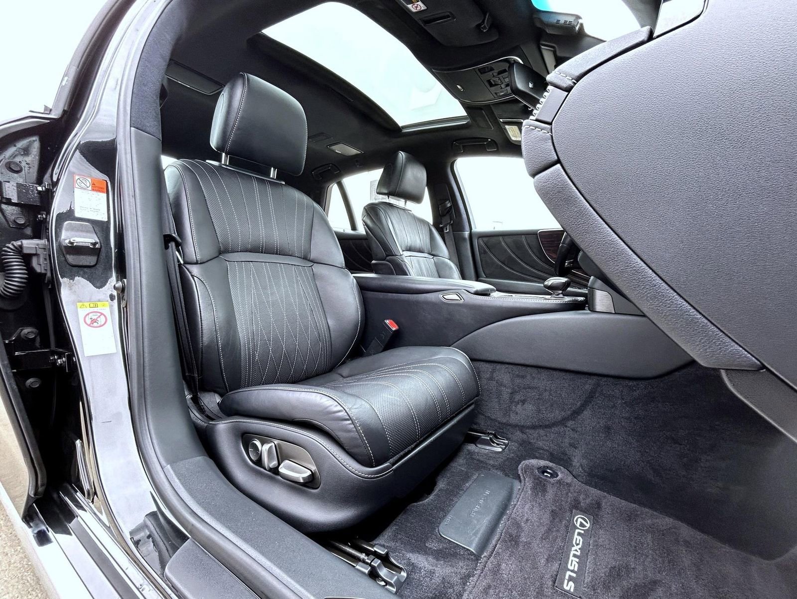 Used 2018 Lexus LS 500 w/ Interior Upgrade Package image 15