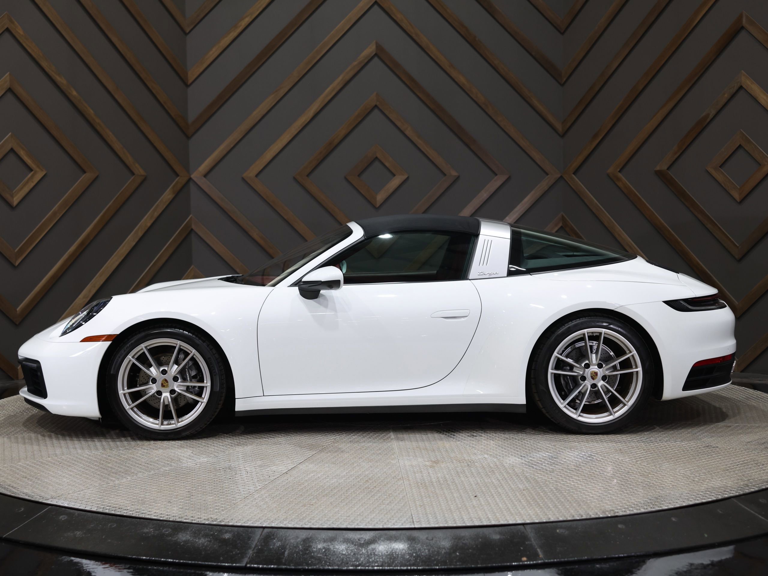 Used 2021 Porsche 911 Targa 4 image 3