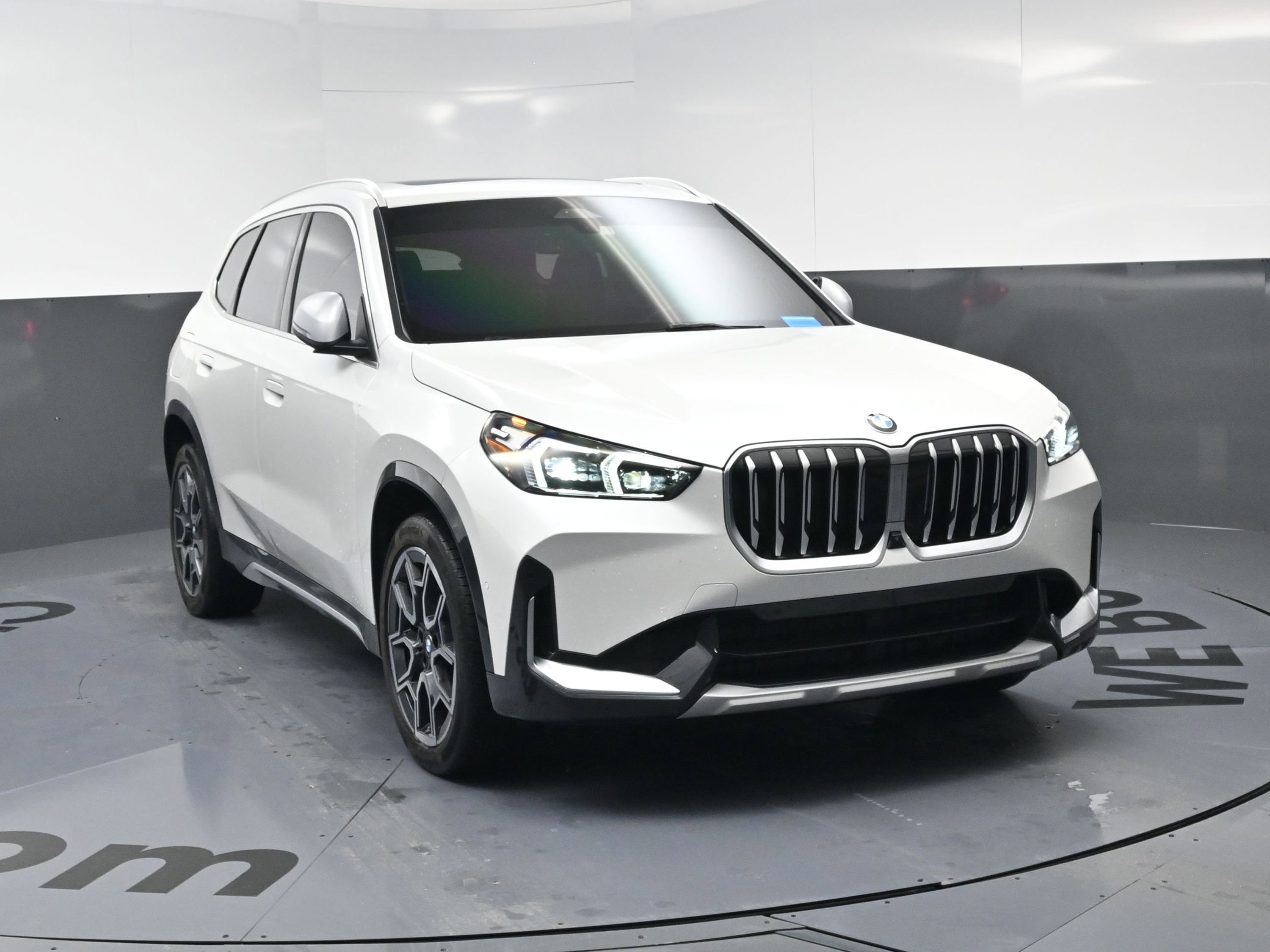Used 2023 BMW X1 xDrive28i w/ Premium Package image 14