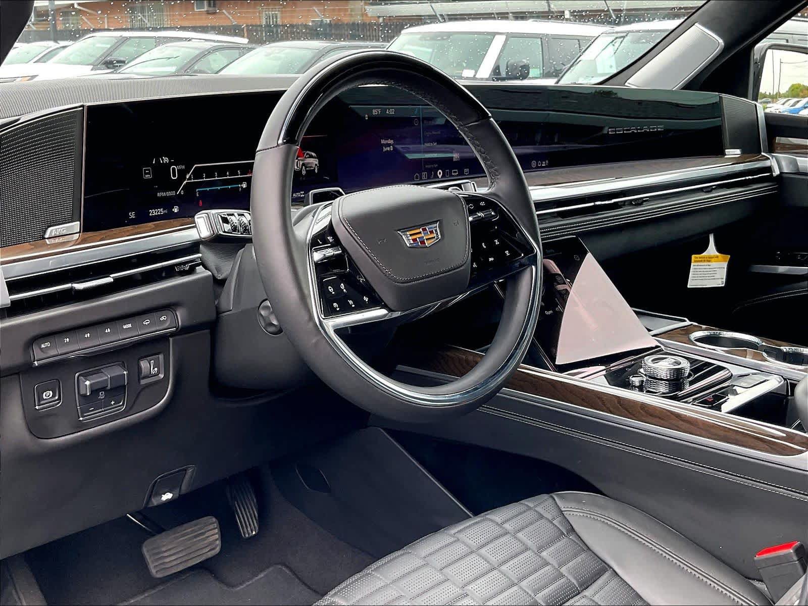 Used 2025 Cadillac Escalade Sport Platinum AWD/4WD image 17