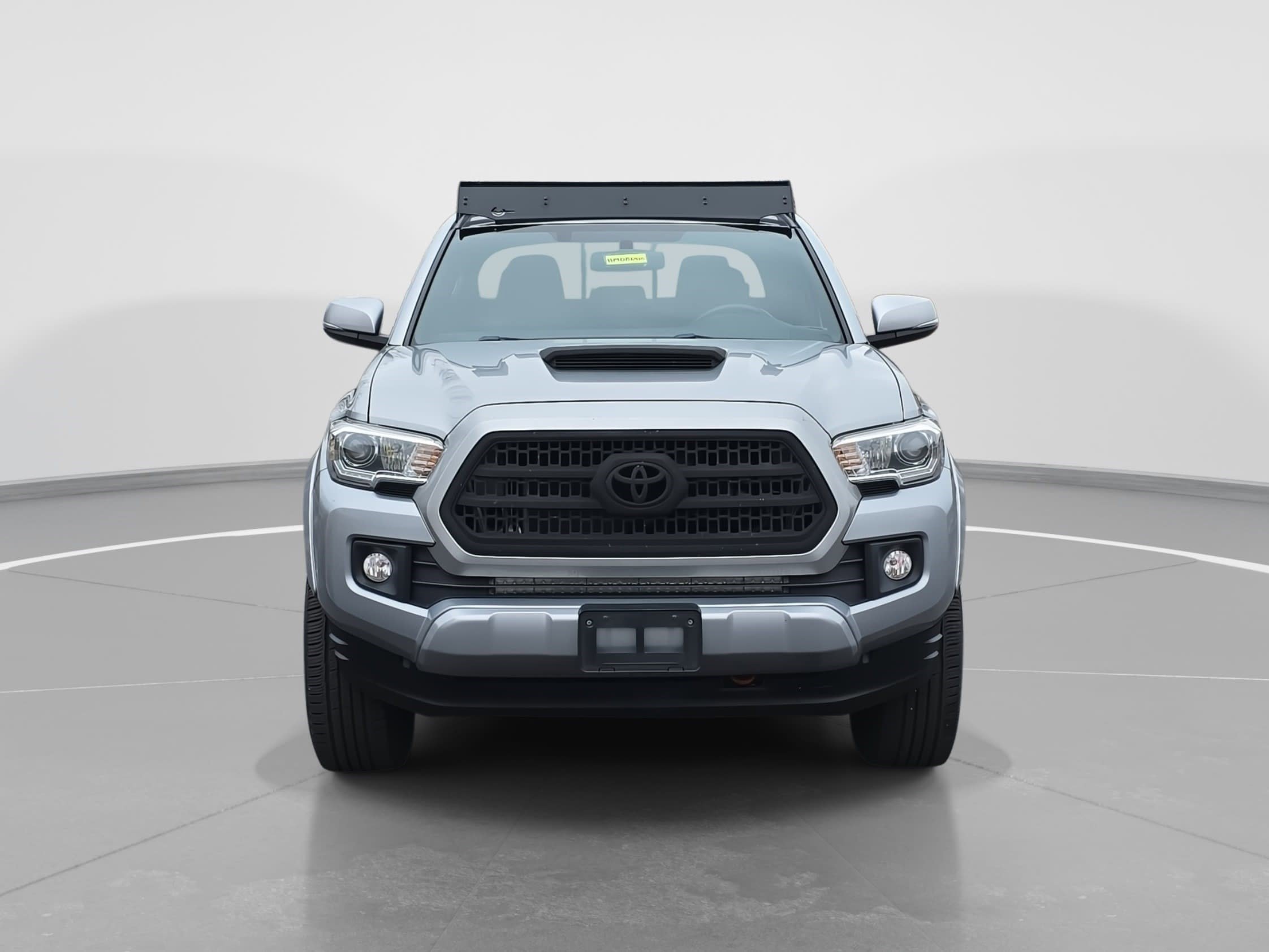 Used 2017 Toyota Tacoma TRD Sport image 2