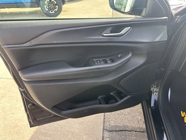 Used 2024 Jeep Grand Cherokee L Laredo image 10