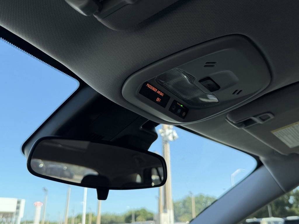Certified 2025 Chevrolet Trax LT FWD image 32