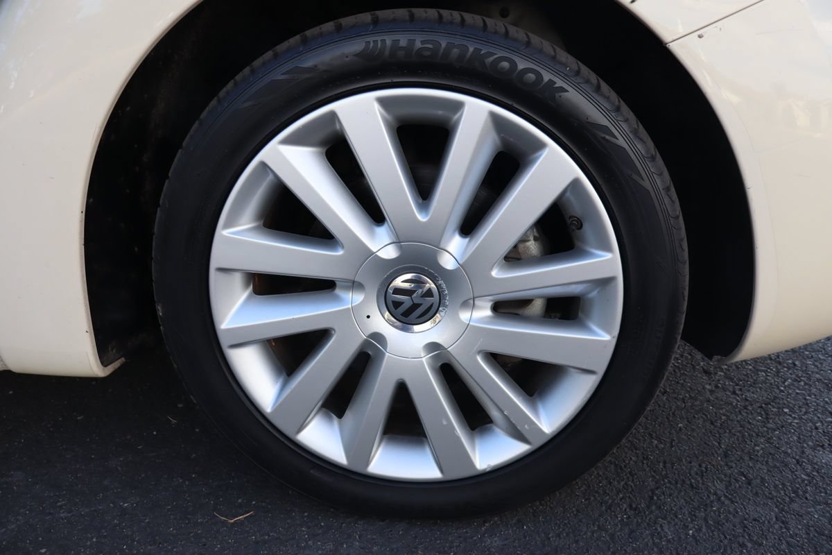 Used 2008 Volkswagen Beetle SE FWD image 50