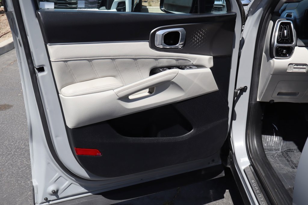 Used 2023 Kia Sorento SX FWD image 17