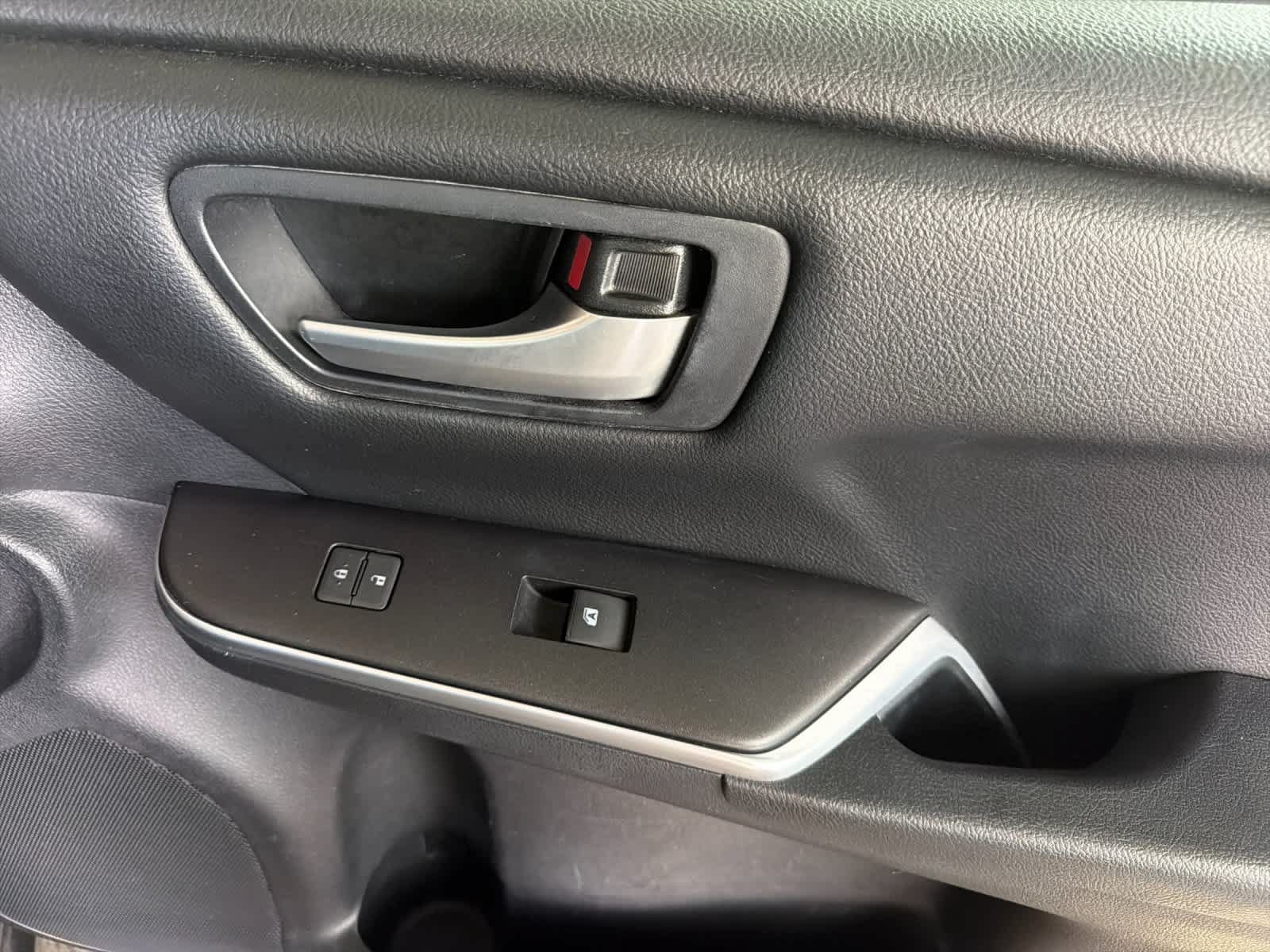Used 2015 Toyota Camry SE FWD image 17