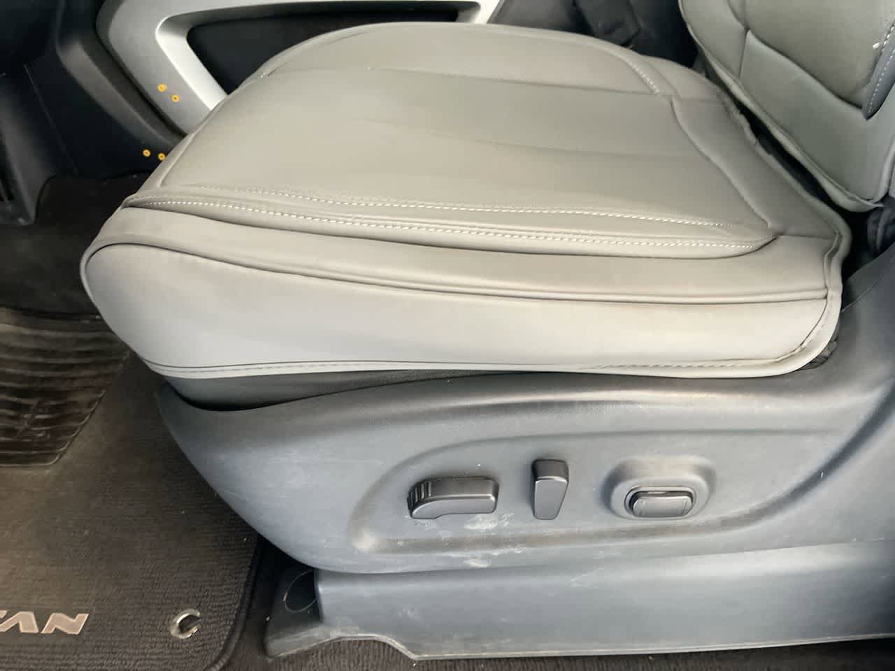 Used 2017 Nissan Titan SV AWD/4WD image 12