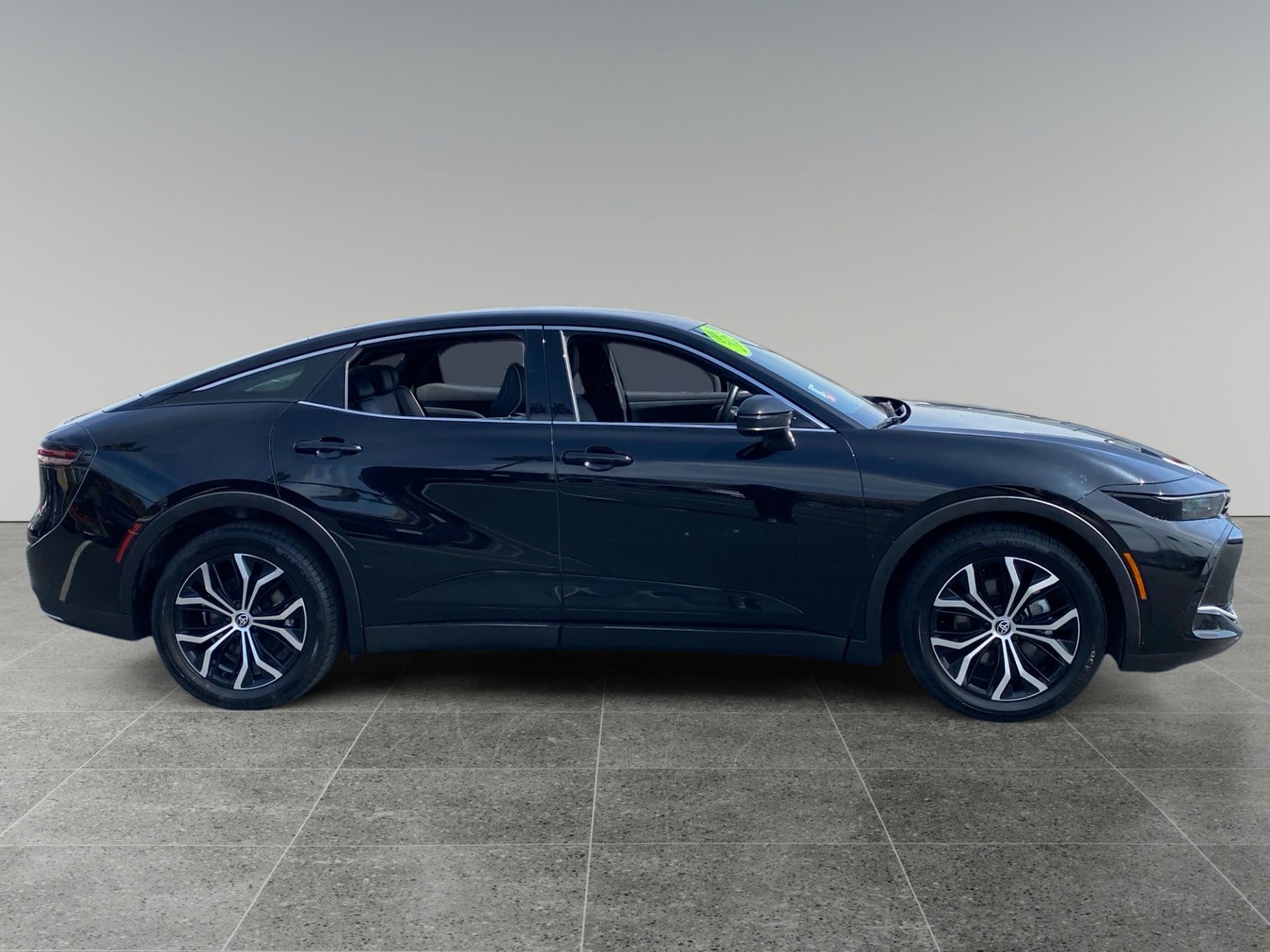 Used 2025 Toyota Crown XLE AWD/4WD image 6