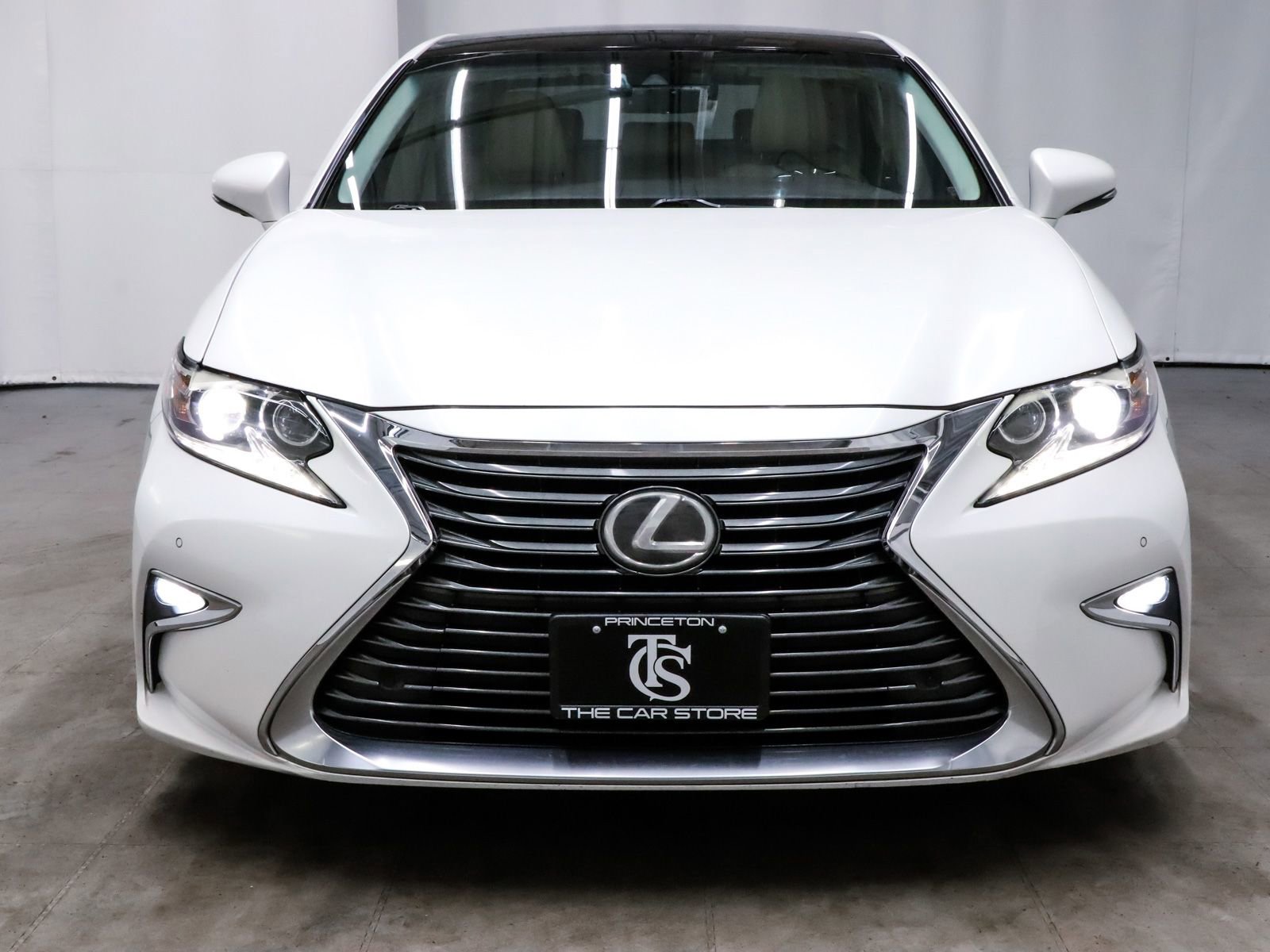 Used 2016 Lexus ES 350 w/ Luxury Package w/Wood Trim image 2