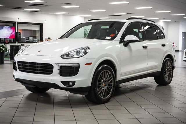 Used 2017 Porsche Cayenne Platinum Edition AWD/4WD image 2