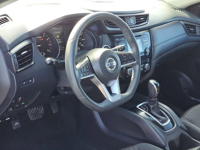 Used 2017 Nissan Rogue SV w/ Sun & Sound Touring Package image 9