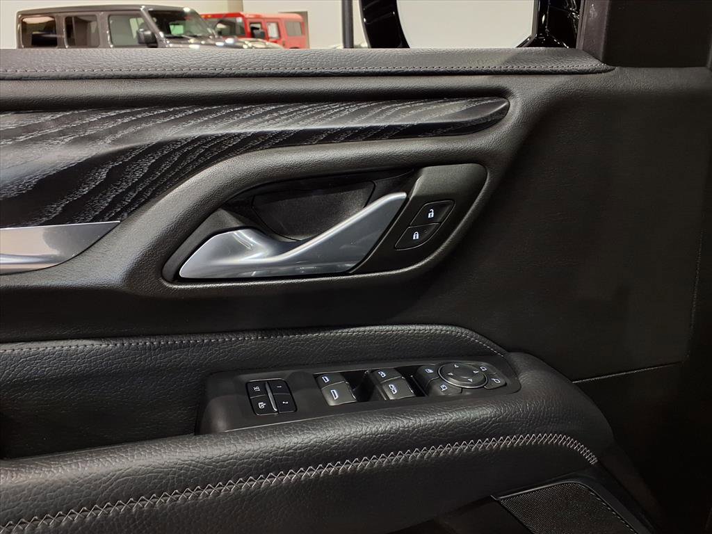 Used 2023 GMC Yukon Denali w/ Advanced Technology Package image 16